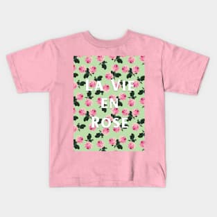 La Vie En Rose - scattered pink vintage roses on green, pink tee Kids T-Shirt